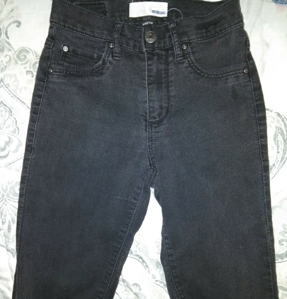 High-waisted black jeans